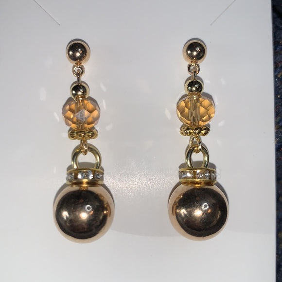 Hand Crafted 🎄 Holiday Themed Dangle Earrings - Picture 4 of 8